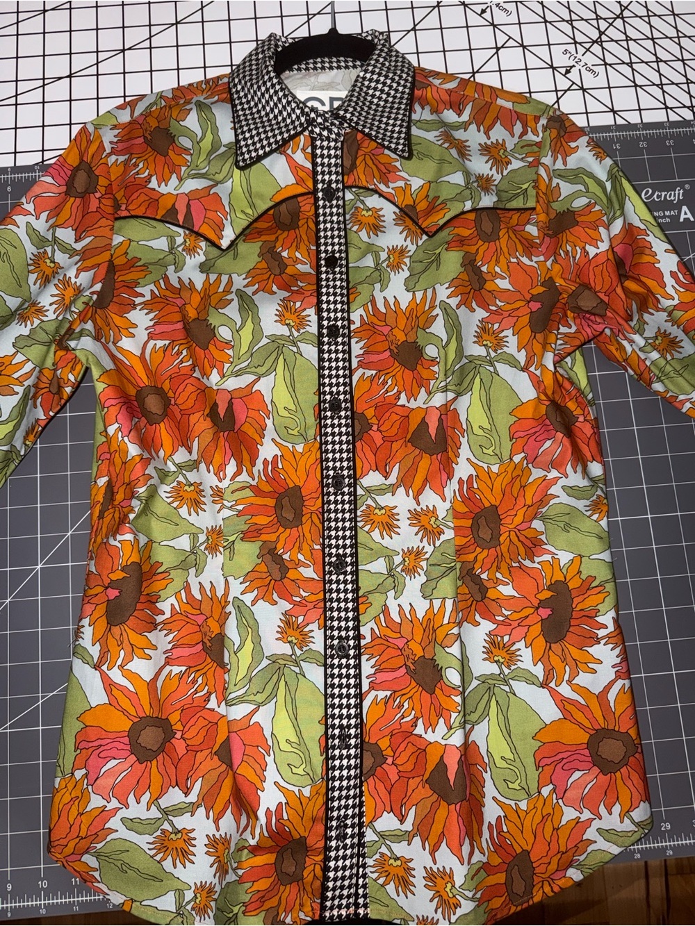 Sunflower Women’s CR Ranchwear Shirt in Orange & Green!!